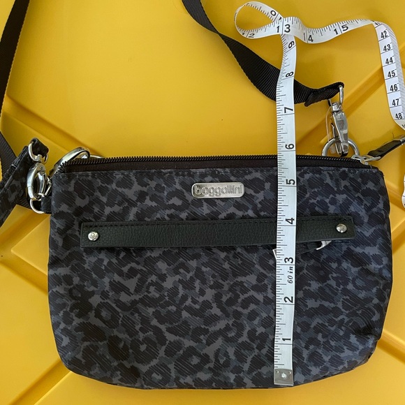 Baggalinni. New without tags. Crossbody with wristlet strap. - Picture 4 of 4